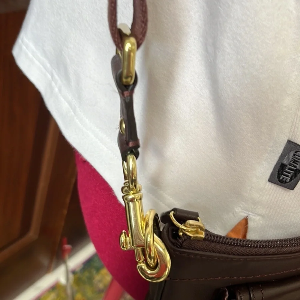 Coach Vintage leather essential Crossbody/shoulder Bag dark brown Like new